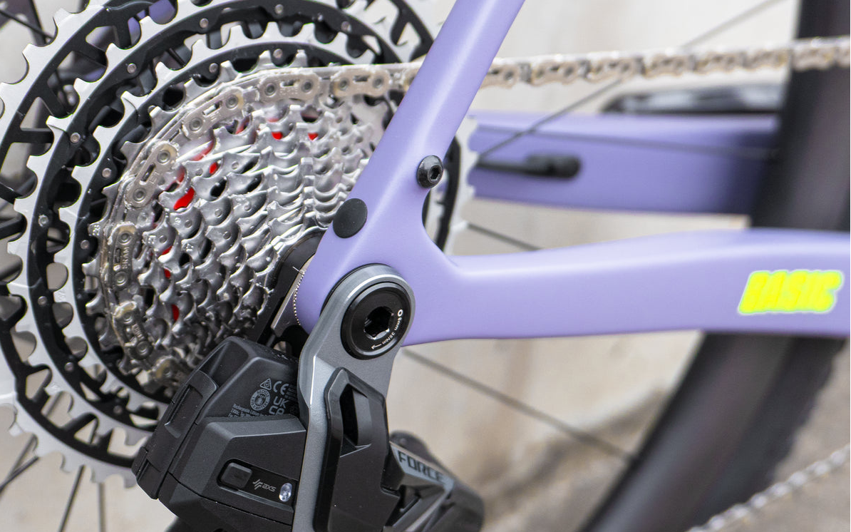 SRAM Red E1 chain waxed